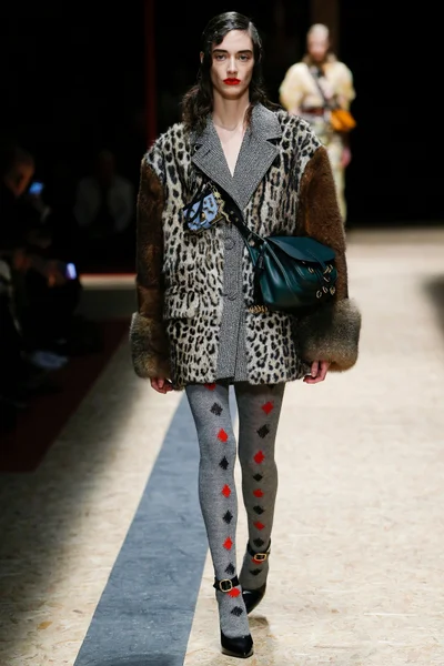 Look 18